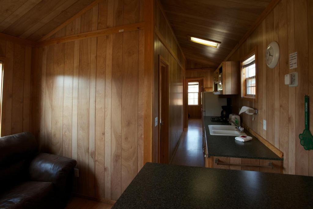 Arrowhead Camping Resort Deluxe Cabin 14